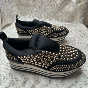 X2B Teagan Black Gold Studded Women's Platform Sneakers 6.5
